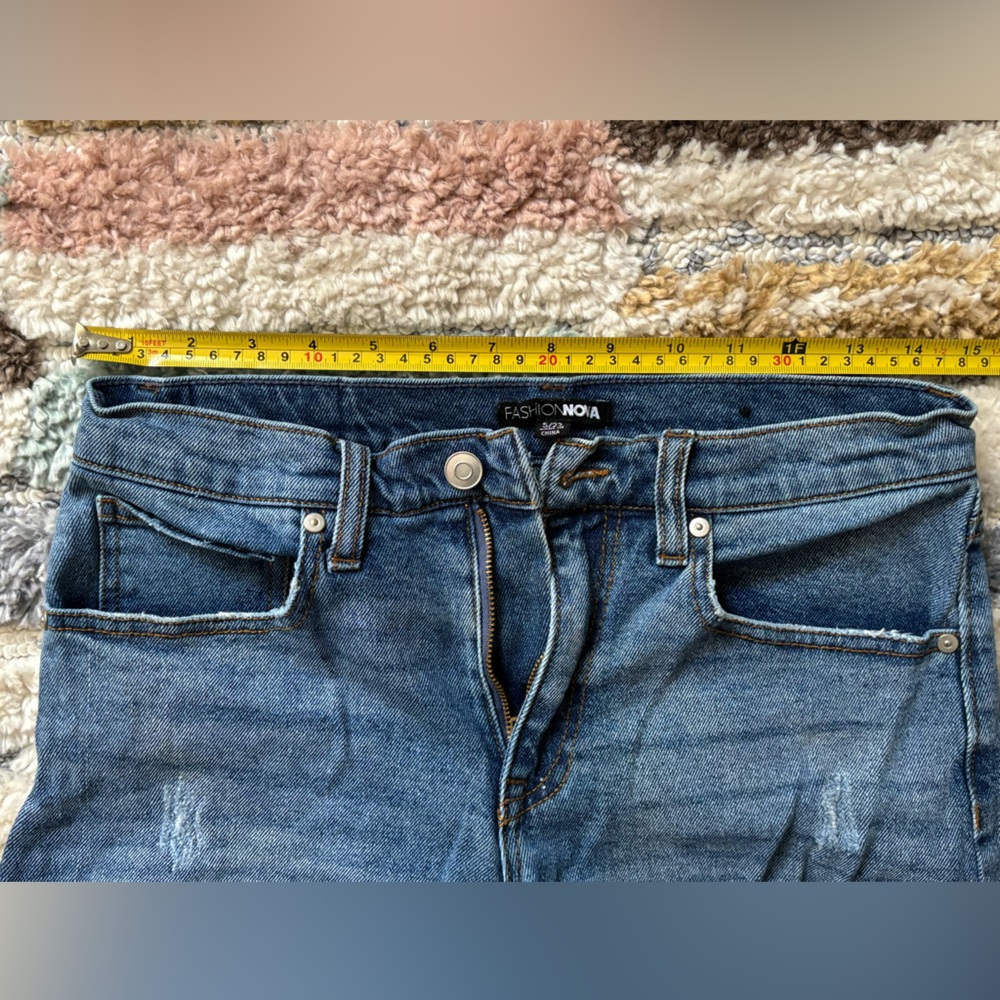 Women’s size 5 Fashion Nova Distressed Skinny Jeans - Picture 2 of 3